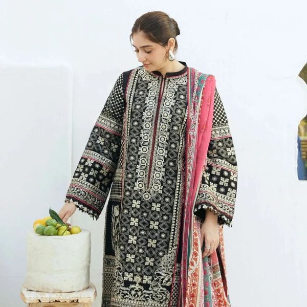 Lawn Embroidered 3pc suit HK1004